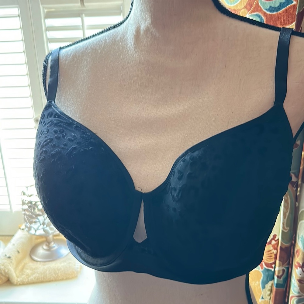 Brand like new Soma 38DD wired Black bra